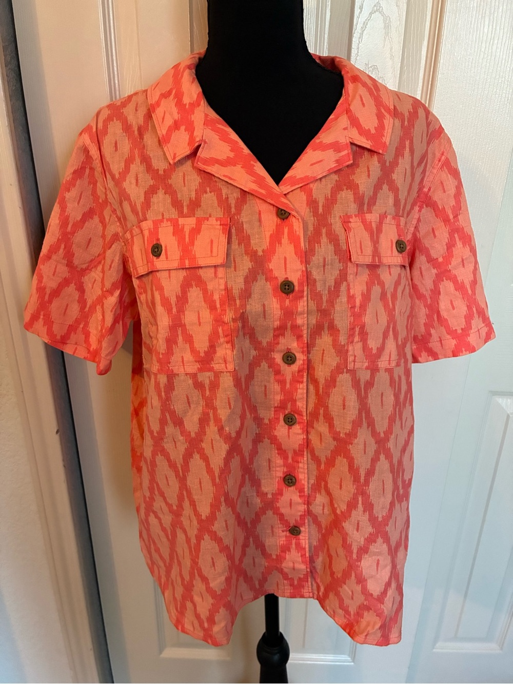 Duluth Trading Co Hemp/Organic Cotton Coral Ikat Button-Front Short Sleeve Shirt
